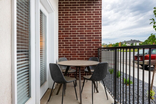 11 West Apartments & Townhomes