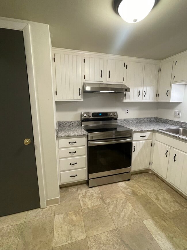 Photo - 300 WINDING Way Unidad B4