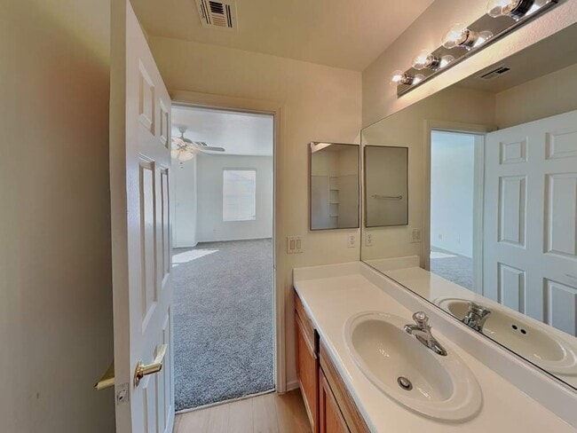 Photo - 9274 Hollander Ave