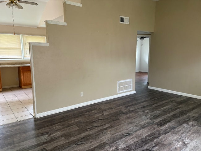 Photo - 5406 Sir Barton Rd