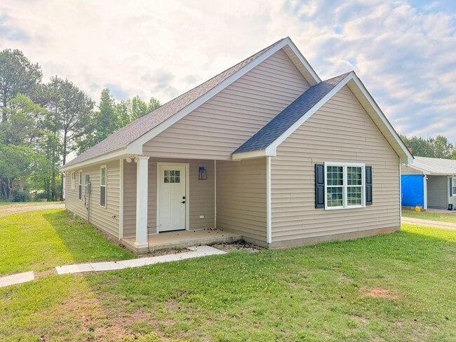 Building Photo - The Home You’ve Been Searching For!
