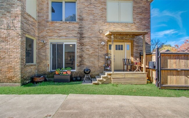 Building Photo - 1971 W Lamar St