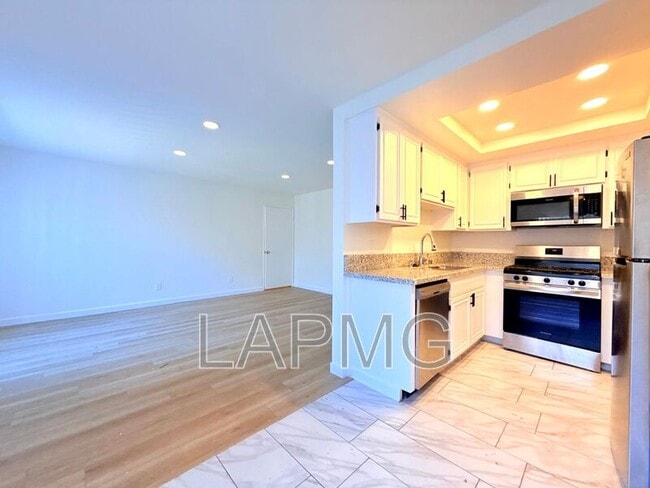 Photo - 5233 Cartwright Ave