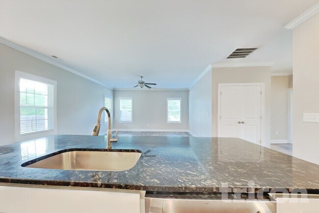 Photo - 107 D L Phillips Ln