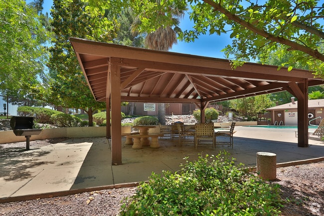 Highland Woods Apartments