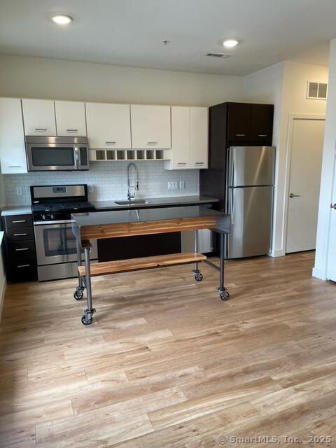 Building Photo - 1052 State St Rental