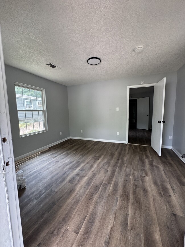 Photo - 639 W Pleasant Ave