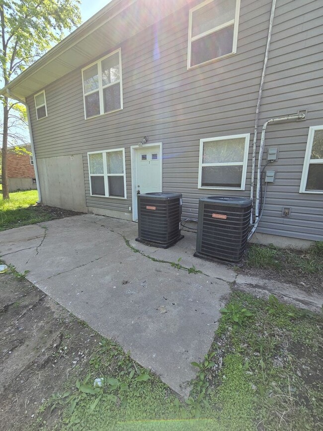 Building Photo - 1504 June Ln Unit B