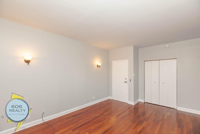 Photo - 734 W Bittersweet Pl