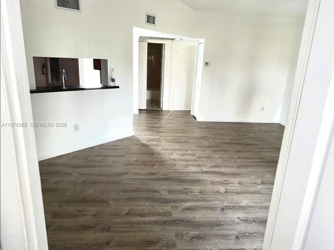 Building Photo - 1120 N Franklin Ave Unit 1120E