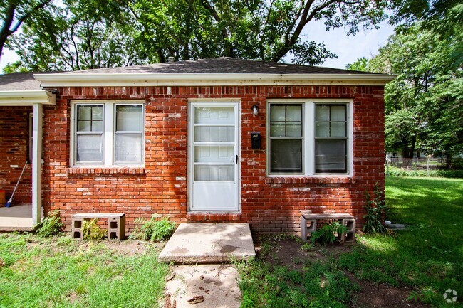 Building Photo - 356 N. Fern St. Rental