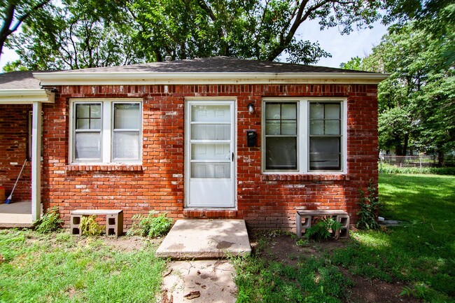Photo - 354 N Fern St House