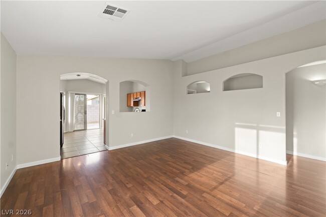 Photo - 1070 Ashwood Bay Ave