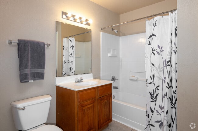3BR, 2BA - 1,083SF - Second Bathroom