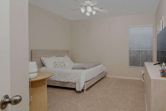 Photo - 50 N Lansdowne Cir