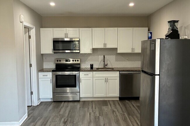 Photo - 430 Macdade Blvd