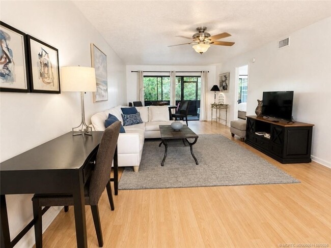 Photo - 615 NW Oleander St Unit 103