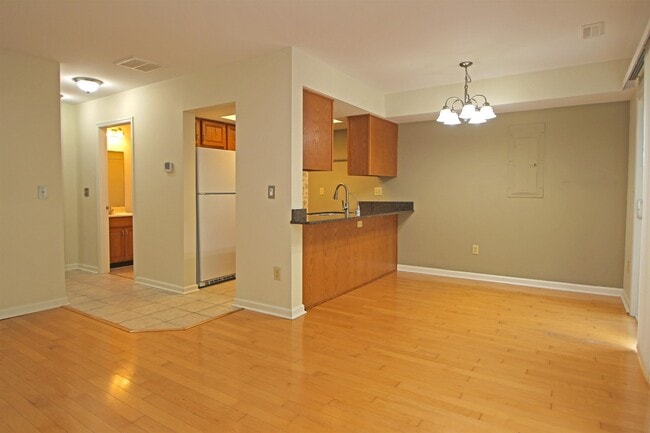 Photo - 2411 Avonlea Ln