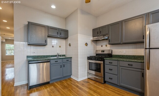 Photo - 3818 W Ainslie St