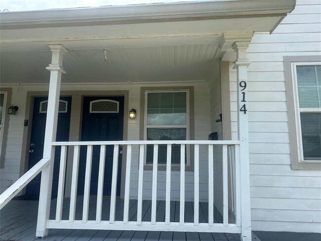 Photo - 914 W Lynwood Ave