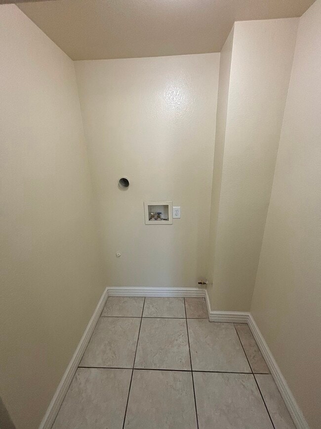 Photo - 413 E 109th St