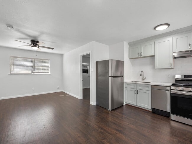 Building Photo - 1823 Marshall St Unit B Rental