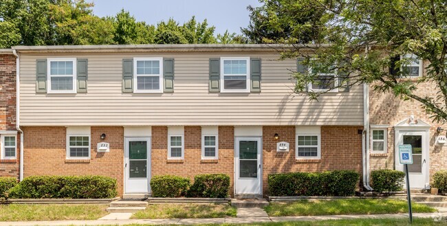 Building Photo - Seven Oaks Townhomes