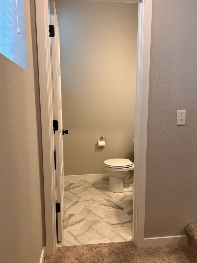 Photo - Modern 3-Bedroom Condo in the Heart of Lyn...