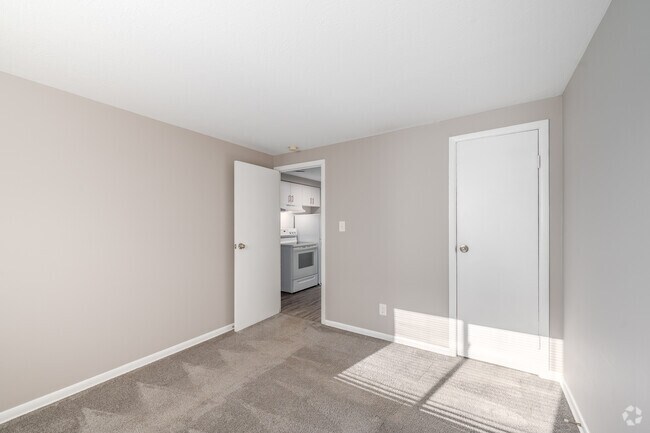 1BR, 1BA - 470SF - Bedroom