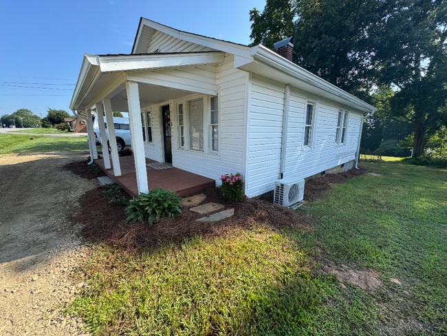 Building Photo - 1878 Sparta Rd Rental