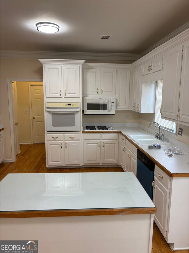 Photo - 220 Cross Creek Dr