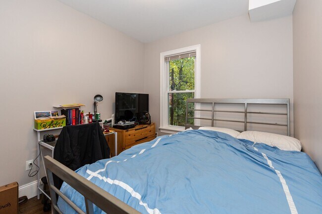 Photo - Spacious 5 Bed / 3 Bath with Laundry in Unit & Central Air | Mission Hill | 9/1/2026