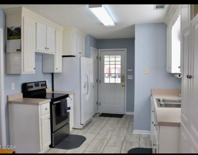 104 Englewood Ct
