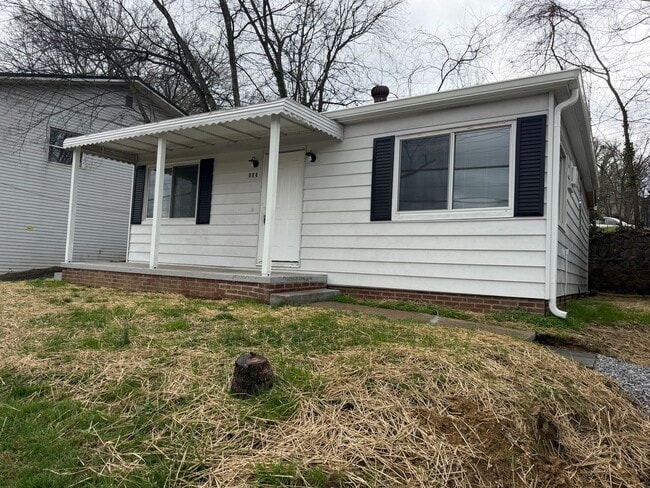 Building Photo - Location!!