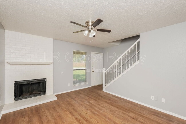 Photo - 5933 Shadydell Dr