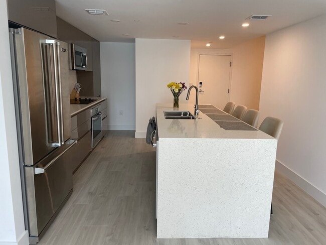 Kitchen - 13800 Highland Unit 409