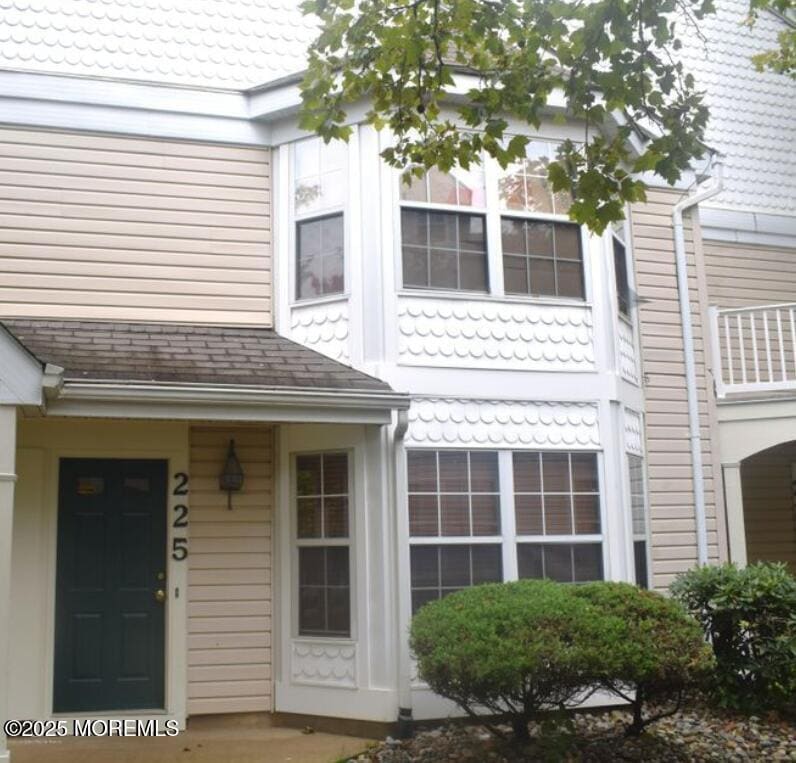 Photo - 225 Tulip Ln