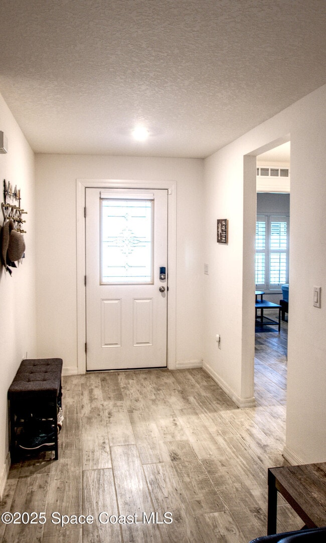 Photo - 1150 Nordic St NW