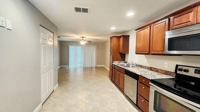 Building Photo - 5151 SE 103rd Ln Unit 5151#4