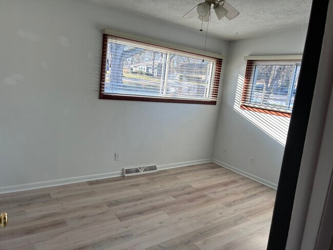 Photo - 2300 Midvale Ave