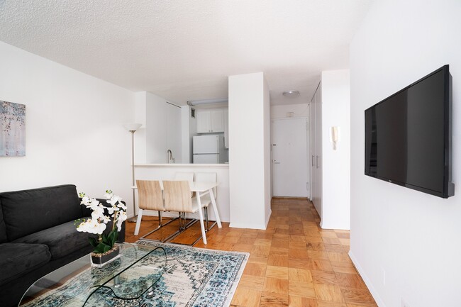 Photo - 230 W 55th St Apartamento Unidad 14E