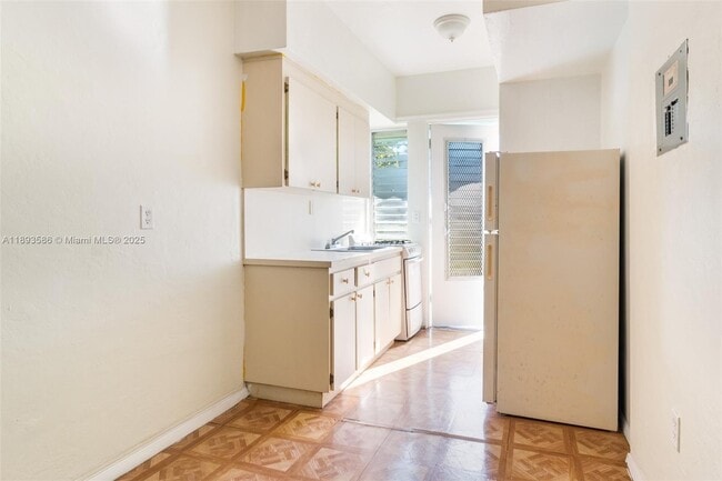 Photo - 835 Alton Rd Unit 7
