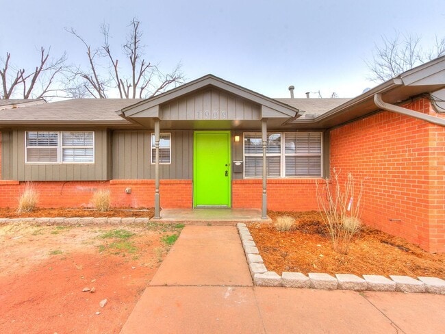 Building Photo - Spacious 4 bedroom in Edmond!