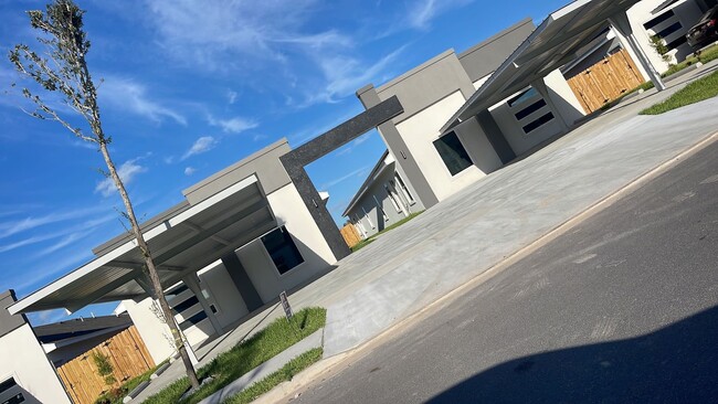 Building Photo - 1608 Angelina Dr Unit 3