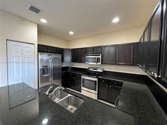 Photo - 748 SE 32nd Ave