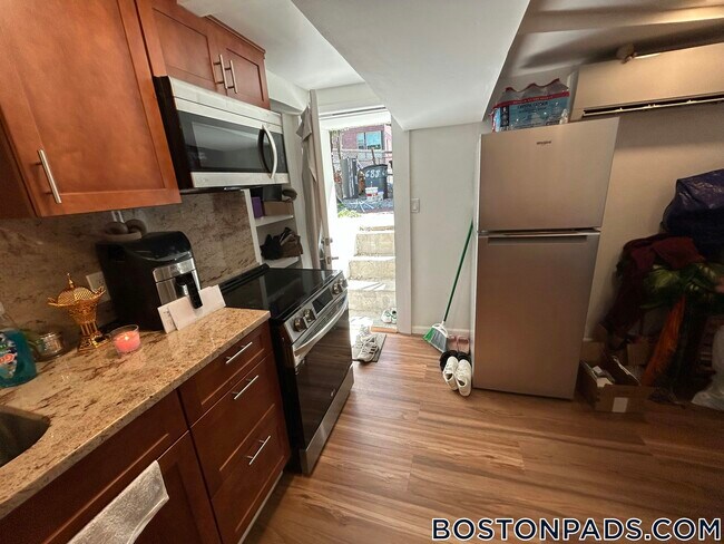 Photo - 688 Parker St Unit 1