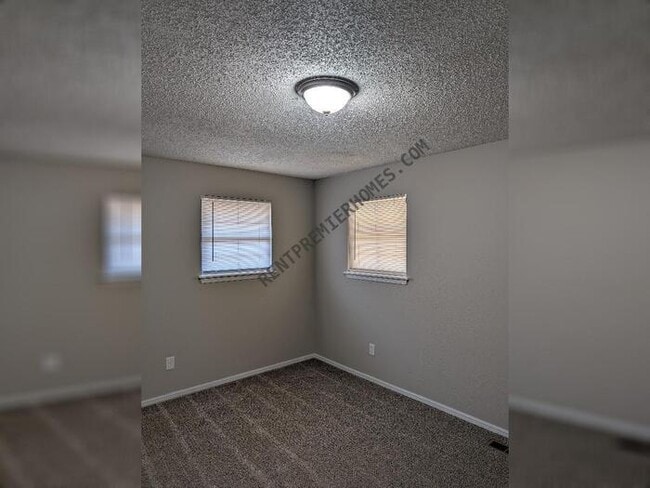 Building Photo - 2504 SW 92nd St