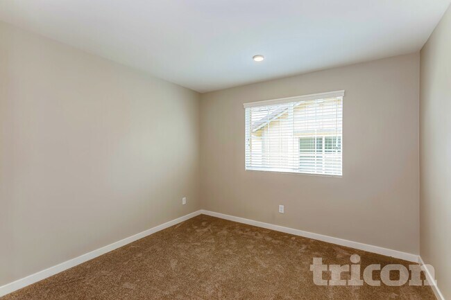 Photo - 31597 Dwight Dr