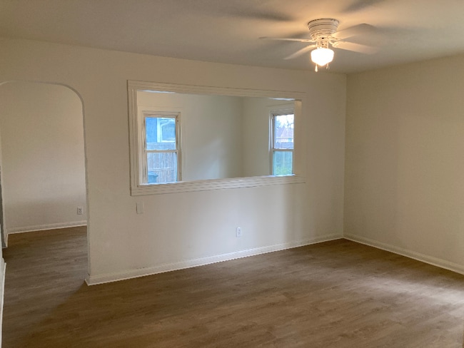 Photo - 10221 Silvercrest St