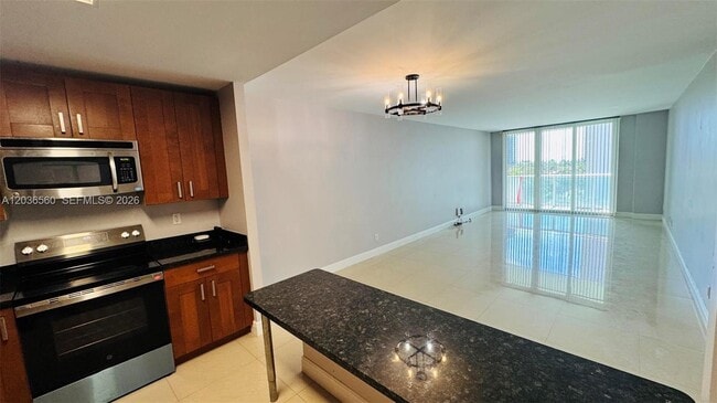 Building Photo - 19390 Collins Ave Unit 624